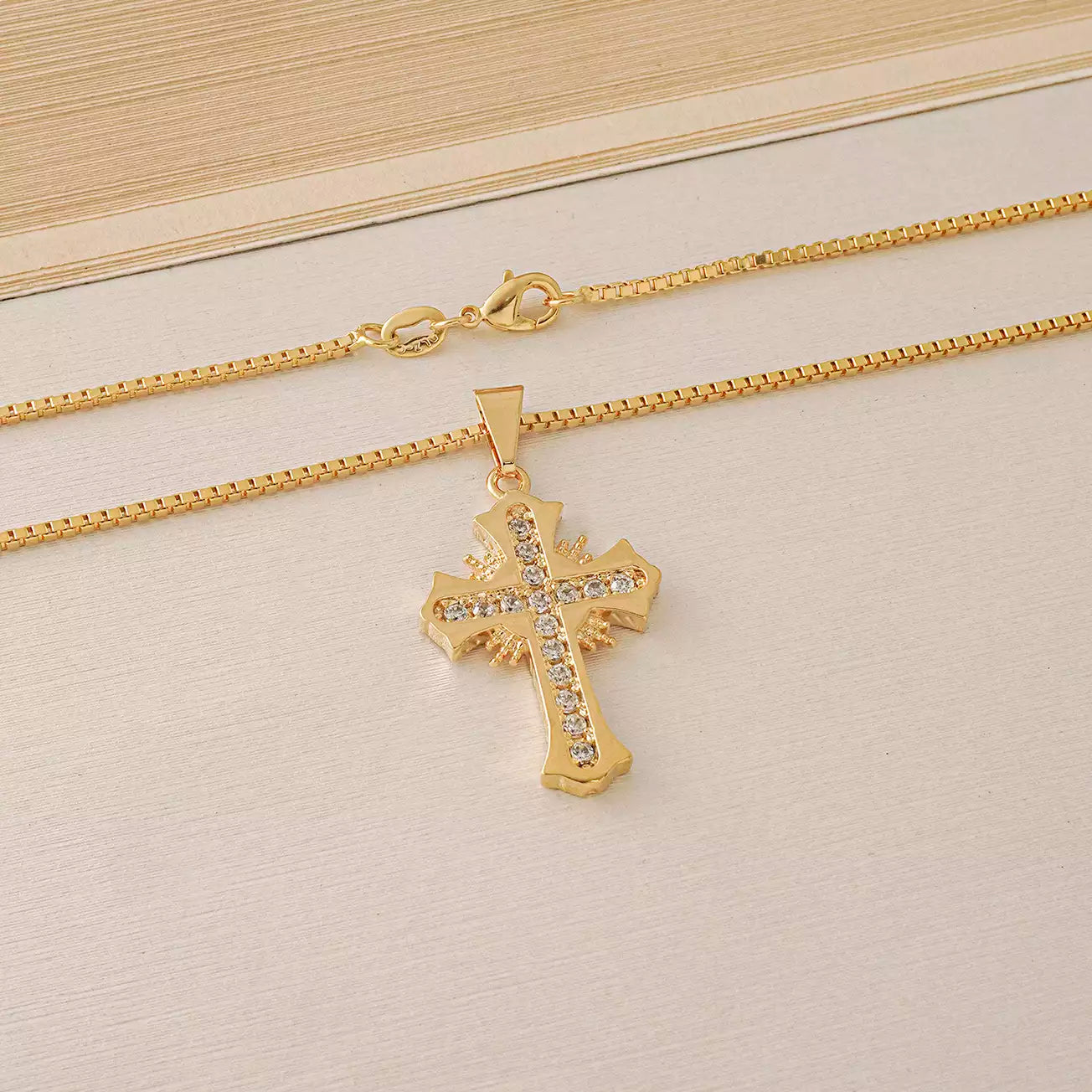 DIJE CRUZ SAGRADA CIRCONIAS CRISTAL